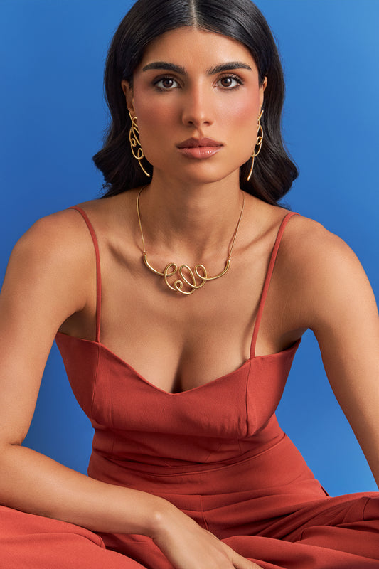Modelo usando colar Rabiscos — Aimer Joias