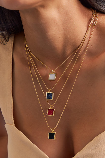 Colar Esboço (detalhe) com Obsidiana Negra, semijoia banhada a ouro 18k — Aimer Joias