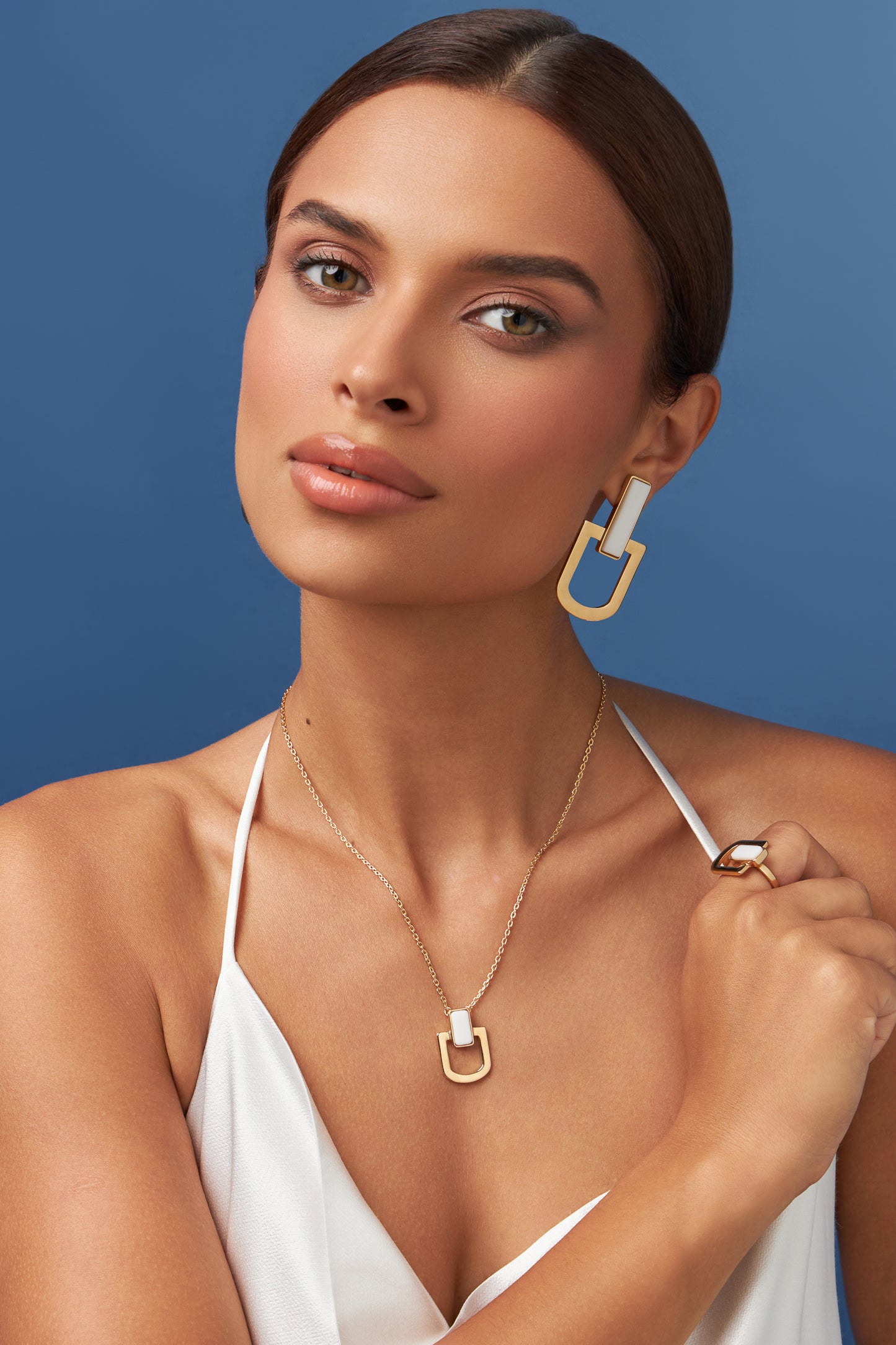 Anel Elos - Porcelana Branca | Semijoia Banhada a Ouro 18K