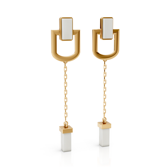 Brinco Presença com Porcelana Branca banhado a ouro 18k – semijoia pendente artesanal feminina – Coleção Elos Aimer Joias