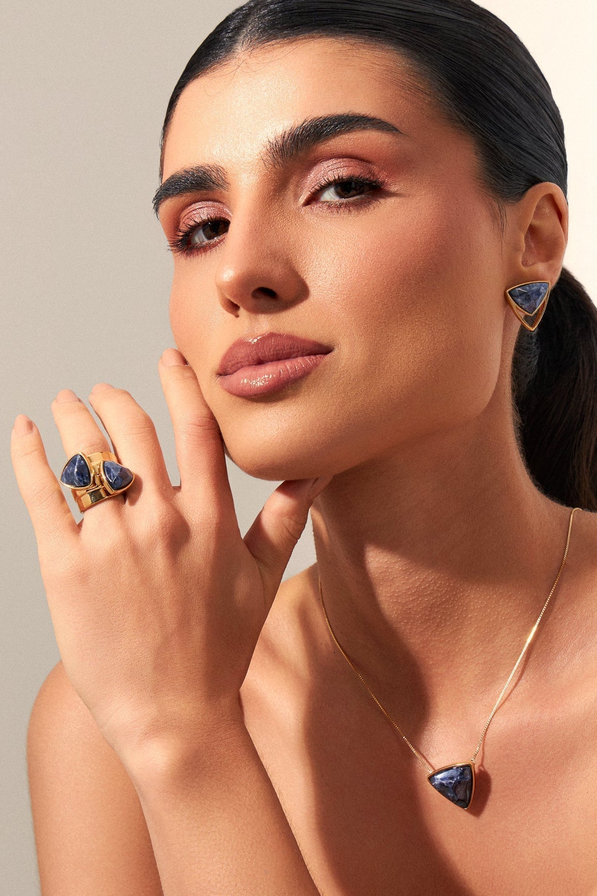 Anel Equilíbrio - Sodalita lateral — Ouro 18K | Aimer Joias | anel semijoia