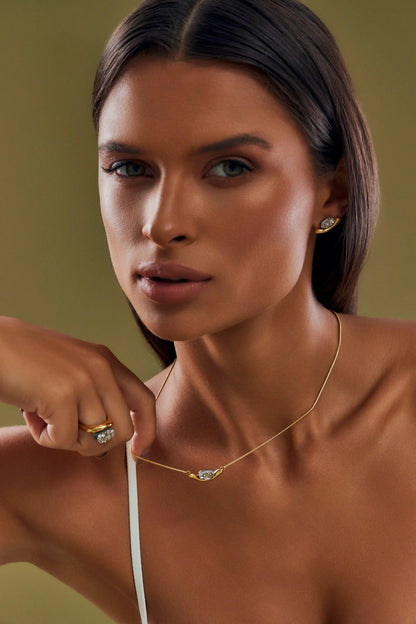 Colar Sentir com Drusa Platina em Banho de Ouro 18K para iluminar, energizar e adicionar um toque de sofisticação ao seu dia.