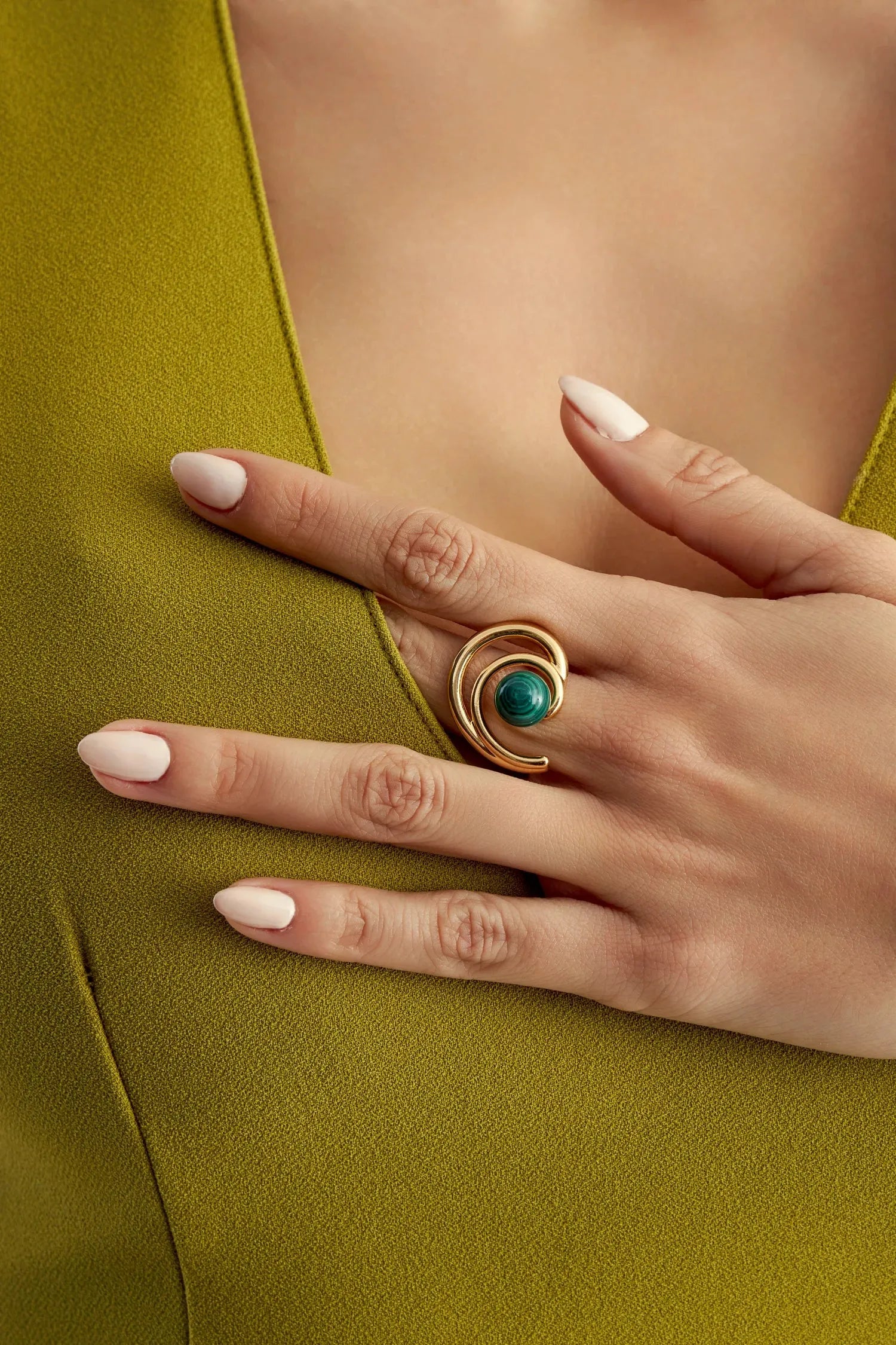 Anel Espiral com Malaquita em Banho de Ouro 18K