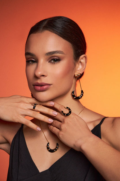 Colar Entrelaço - Esmaltação Preta Semijoias de luxo e design exclusivo